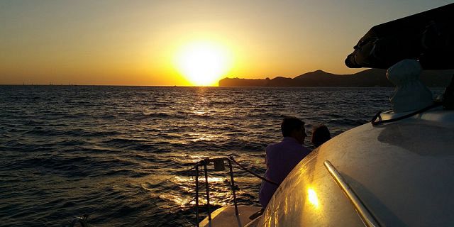 Horseback beach riding sunset catamaran cruise (2)